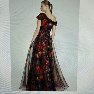 Tahari by Arthur S Levine Organza Flora Sleeveless Gown Size 4
